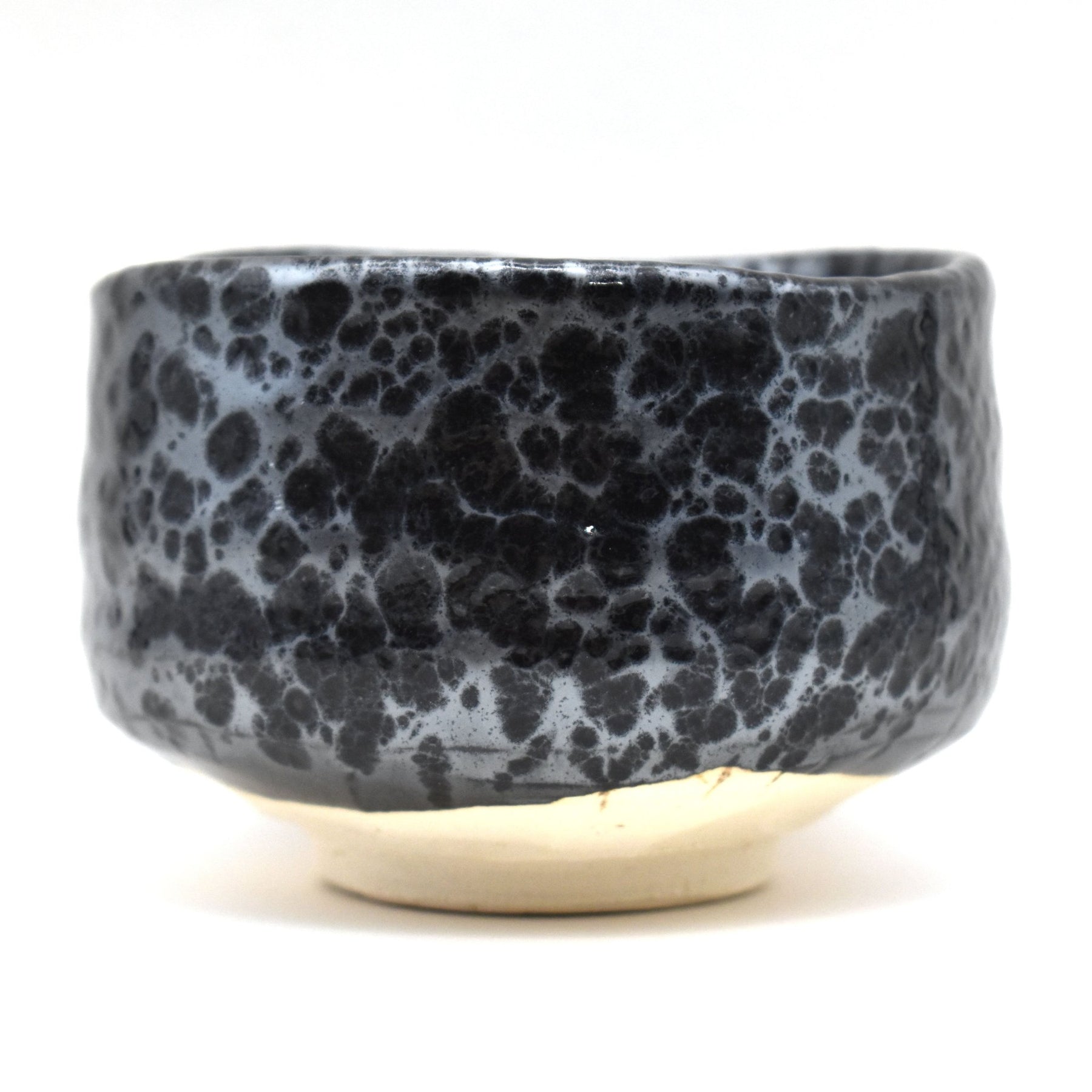 https://shizencha.com/cdn/shop/products/hyo-black-matcha-tea-bowl-322389_1800x1800.jpg?v=1596685075